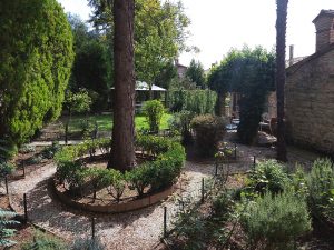 al-vescovado-bed-and-breakfast-gubbio-il-giardino-2